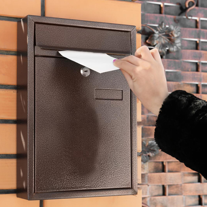 Nous sommes spécialisés dans la vente et la pose de boîtes aux lettres collectives.