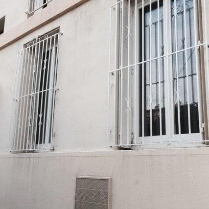 Installation stores bannes Marseille